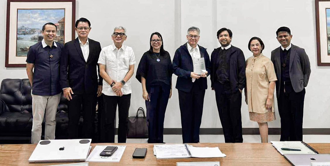 DLSU-D Honors Outgoing BoT Chair