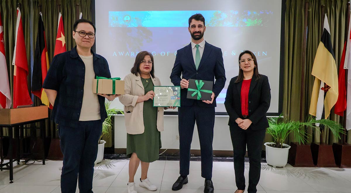 Argentine Consul Leads “Closing the Gap” Talk at DLSU-D