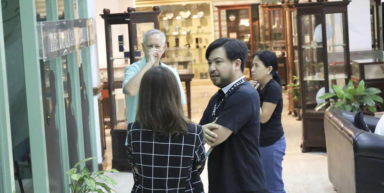 Br. President Visits University Library 