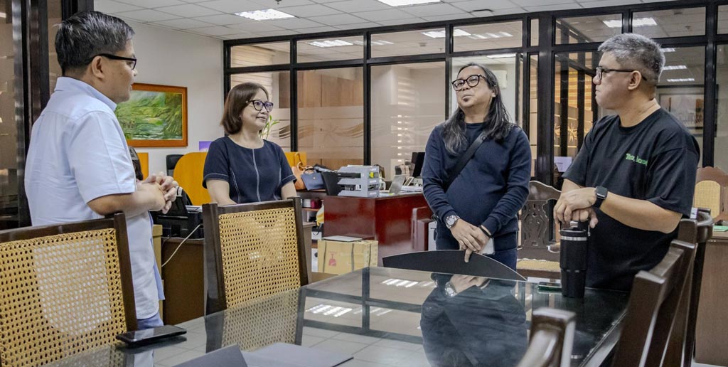 Artists Support Scholarships Through ARAL Fundraising Exhibit