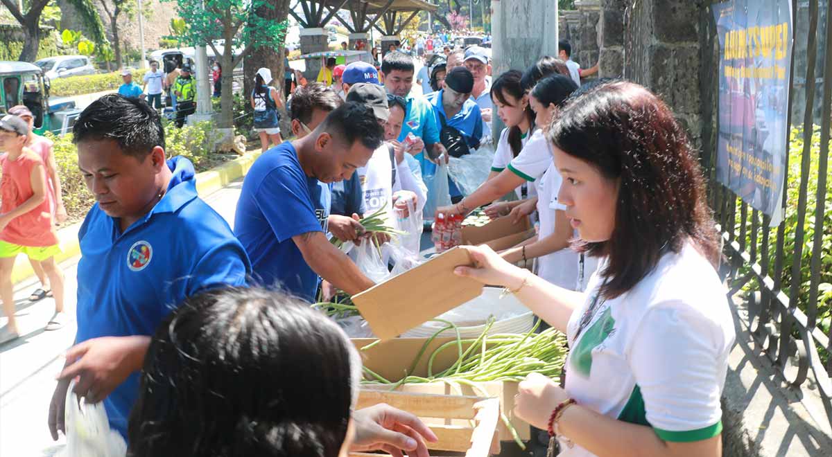 ANIMO TSUPER: DLSU-D Launches Community Pantry for Jeepney Drivers