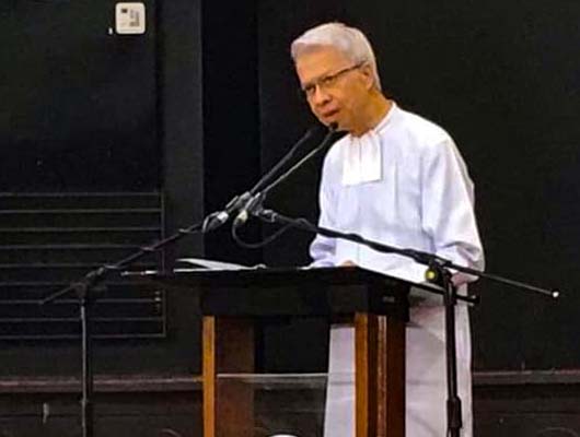 Br. Gus addresses Lasallian faculty