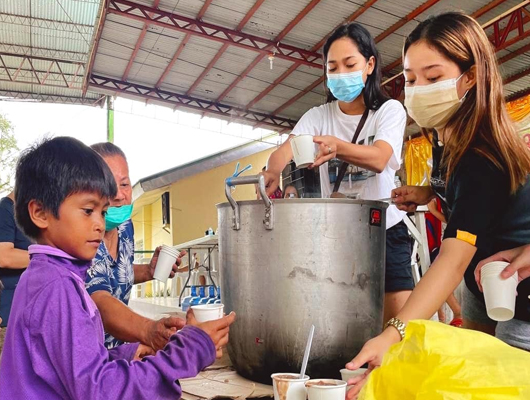  Lasallians deliver aid to Iligan