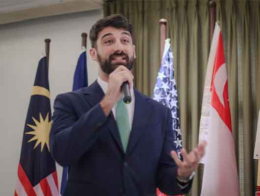 Argentine Consul Leads “Closing the Gap” Talk at DLSU-D
