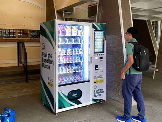 Lasallians Enjoy New Cashless Vending Machines