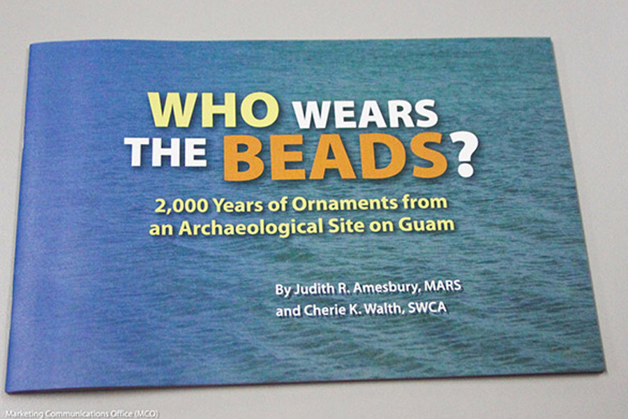 Who wears the beads... (Judith R. Amesbury, Micronesian 
Archaelogical Research Services)